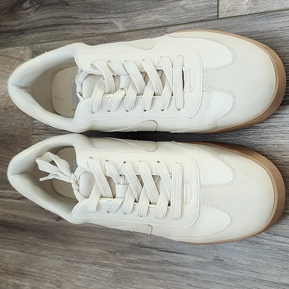 Women's Dolce Vita cream Voyage size 8 shoes